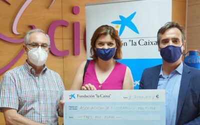 Obra Social “La Caixa” colabora con la Asociación de Esclerosis Múltiple con 3.000,00 €