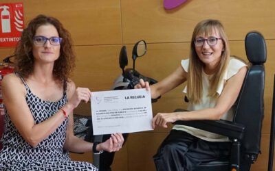 La Recueja hace una donación a la Asociación de Esclerosis Múltiple de Albacete