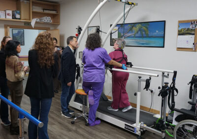 el alcalde de Albacete visita el centro de esclerosis múltiple