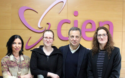 El alcalde de Albacete, Manuel Serrano, ha visitado la Asociación de Esclerosis Múltiple de Albacete