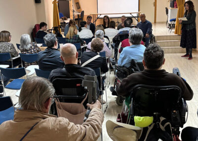 el alcalde de Albacete visita el centro de esclerosis múltiple